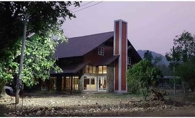 Western-Style Vacation Home for Sale on Spacious Land in Ban Rai Subdistrict, Uthai Thani