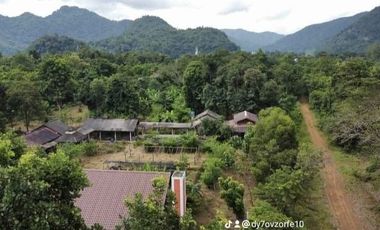 Western-Style Vacation Home for Sale on Spacious Land in Ban Rai Subdistrict, Uthai Thani