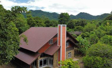 Western-Style Vacation Home for Sale on Spacious Land in Ban Rai Subdistrict, Uthai Thani