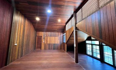Western-Style Vacation Home for Sale on Spacious Land in Ban Rai Subdistrict, Uthai Thani