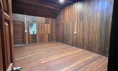 Western-Style Vacation Home for Sale on Spacious Land in Ban Rai Subdistrict, Uthai Thani