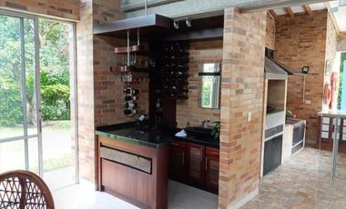 Casa campestre. Rodeada de Bosques naturales. Sector Cerritos, Pereira, Risaralda, Colombia. Zona con mayor valorización en Colombia.