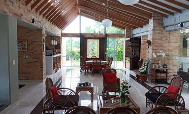 Casa campestre. Rodeada de Bosques naturales. Sector Cerritos, Pereira, Risaralda, Colombia. Zona con mayor valorización en Colombia.