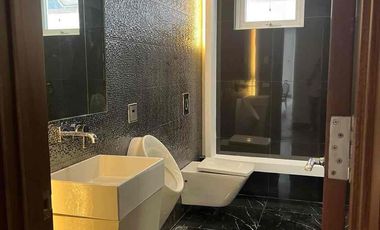 5Bedrooms Maintained House For Sale