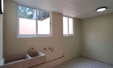 HERMOSA CASA EN RENTA   - 5 MINUTOS DEL CENTRO DE TOLUCA Y A UN PASO DE CIUDAD UNIVERSITARIA