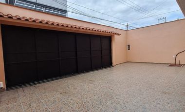 HERMOSA CASA EN RENTA   - 5 MINUTOS DEL CENTRO DE TOLUCA Y A UN PASO DE CIUDAD UNIVERSITARIA