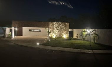 Casa nueva en venta de 1 piso frente a parque con alberca al norte de Mérida