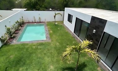 Casa nueva en venta de 1 piso frente a parque con alberca al norte de Mérida