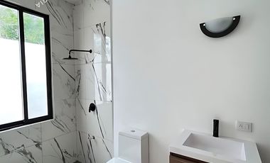 Casa nueva en venta de 1 piso frente a parque con alberca al norte de Mérida