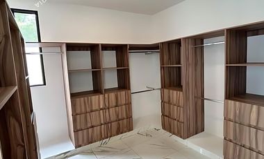 Casa nueva en venta de 1 piso frente a parque con alberca al norte de Mérida