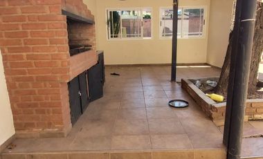 EN ALQUILER HERMOSA Y COMODA CASA 4 DORMITORIOS