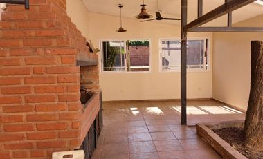 EN ALQUILER HERMOSA Y COMODA CASA 4 DORMITORIOS