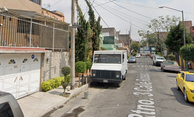 CASA EN REMATE EN CECILIO ROBELO JARDIN BALBUENA CDMX