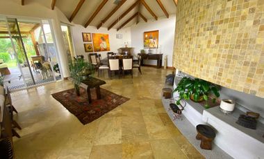 HERMOSA CASA DE UNA SOLA PLANTA DE VENTA EN NAYÓN TANDA!