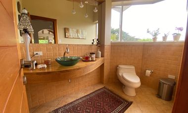 HERMOSA CASA DE UNA SOLA PLANTA DE VENTA EN NAYÓN TANDA!