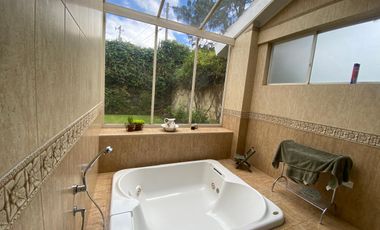 HERMOSA CASA DE UNA SOLA PLANTA DE VENTA EN NAYÓN TANDA!