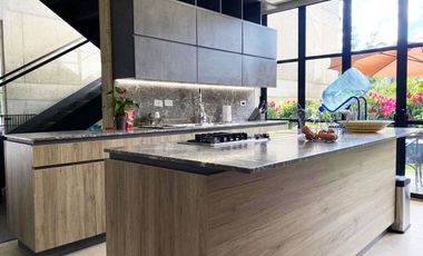 Casa amoblada en arriendo en Alto de Palmas, Envigado