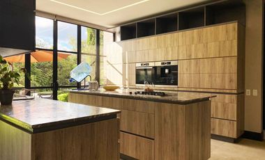 Casa amoblada en arriendo en Alto de Palmas, Envigado