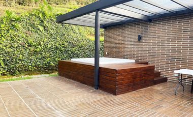 Casa amoblada en arriendo en Alto de Palmas, Envigado