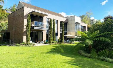 Casa amoblada en arriendo en Alto de Palmas, Envigado