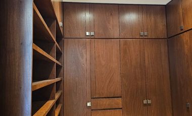 DEPARTAMENTO EN VENTA UBICADO EN ZAVALETA, CERCA DE ANGELOPOLIS DE 3 RECAMARAS CON BAÑO CADA UNA Y CUARTO DE SERVICIO