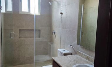 DEPARTAMENTO EN VENTA UBICADO EN ZAVALETA, CERCA DE ANGELOPOLIS DE 3 RECAMARAS CON BAÑO CADA UNA Y CUARTO DE SERVICIO