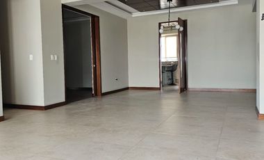 DEPARTAMENTO EN VENTA UBICADO EN ZAVALETA, CERCA DE ANGELOPOLIS DE 3 RECAMARAS CON BAÑO CADA UNA Y CUARTO DE SERVICIO