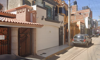 HERMOSA PROPIEDAD DE 2 NIVELES EN ARANDAS JALISCO