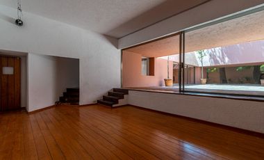 EXTRAORDINARIA CASA EN RENTA.