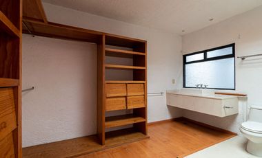 EXTRAORDINARIA CASA EN RENTA.