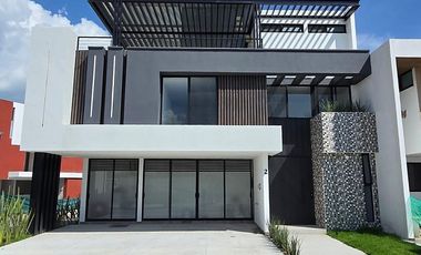 Casa en Venta en Lomas de Angelópolis, San Andrés Cholula - 3 Recámaras, 3.5 Baños, Roof Garden