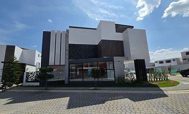 Casa en Venta en Lomas de Angelópolis, San Andrés Cholula - 3 Recámaras, 3.5 Baños, Roof Garden