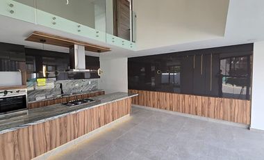 Casa en Venta en Lomas de Angelópolis, San Andrés Cholula - 3 Recámaras, 3.5 Baños, Roof Garden