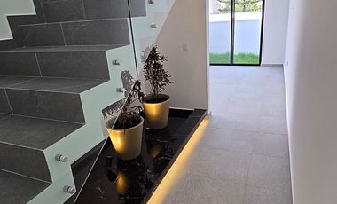 Casa en Venta en Lomas de Angelópolis, San Andrés Cholula - 3 Recámaras, 3.5 Baños, Roof Garden