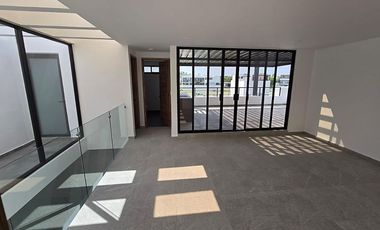 Casa en Venta en Lomas de Angelópolis, San Andrés Cholula - 3 Recámaras, 3.5 Baños, Roof Garden