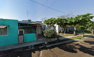 CASA EN VENTA EN LA COLONIA LOS LLANOS DE SAN JOSE EN TICOMAN, COLIMA - SF