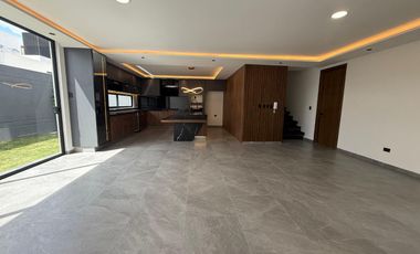 Hermosa casa en venta, Lomas Angelopolis a un paso de la nueva zona comercial