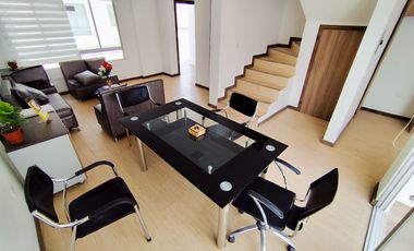 🏠 VENDO CASA TRES PLANTAS. (San Antonio – Mitad del Mundo)