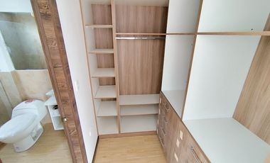 🏠 VENDO CASA TRES PLANTAS. (San Antonio – Mitad del Mundo)