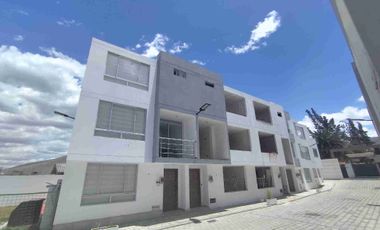 🏠 VENDO CASA TRES PLANTAS. (San Antonio – Mitad del Mundo)