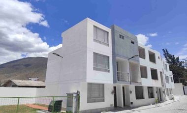 🏠 VENDO CASA TRES PLANTAS. (San Antonio – Mitad del Mundo)