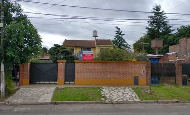 NUEVO VALOR Espectacular casa con lote y piscina