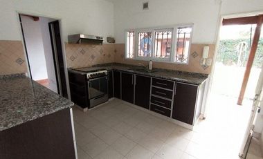 NUEVO VALOR Espectacular casa con lote y piscina