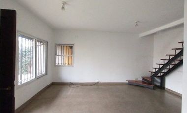 NUEVO VALOR Espectacular casa con lote y piscina