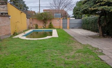 NUEVO VALOR Espectacular casa con lote y piscina