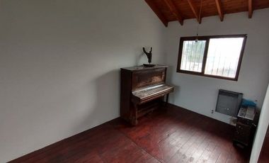 NUEVO VALOR Espectacular casa con lote y piscina