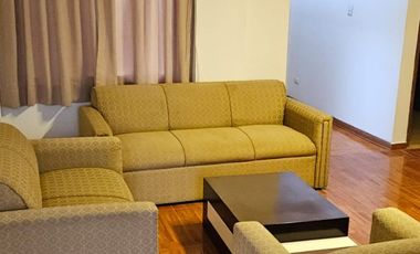 ALQUILER  DEPARTAMENTO AMOBLADO Y EQUIPADO  EN VISTA ALEGRE - SURCO  - S/. 2500 soles.