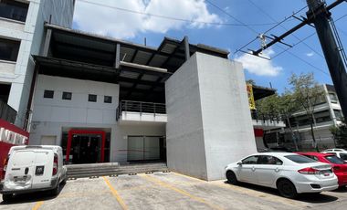 Excelente ubicación con uso de suelo para comercio y oficinas