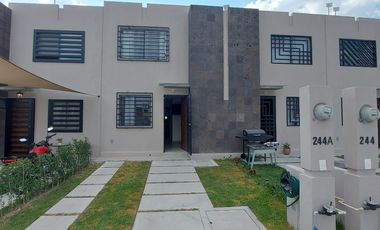 Casa NUEVA en renta EQUIPADA y Amueblada Hacienda Viñedos 2, Zona Puerto Interior, León,  Gto. clúster privado