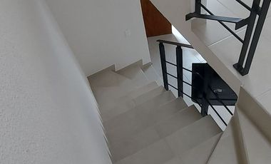 Casa NUEVA en renta EQUIPADA y Amueblada Hacienda Viñedos 2, Zona Puerto Interior, León,  Gto. clúster privado